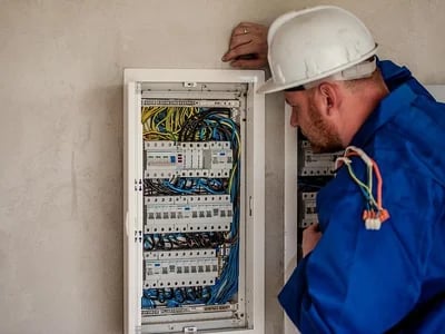 Prüfung ortsveränderlicher elektrischer Betriebsmittel – Sicherheit durch Fachkompetenz