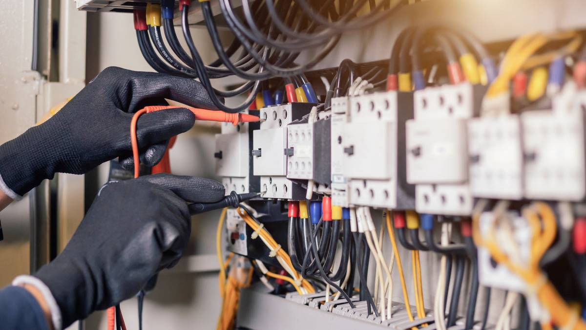 Wie Unternehmen sich optimal auf die DGUV V3 Prüfung vorbereiten