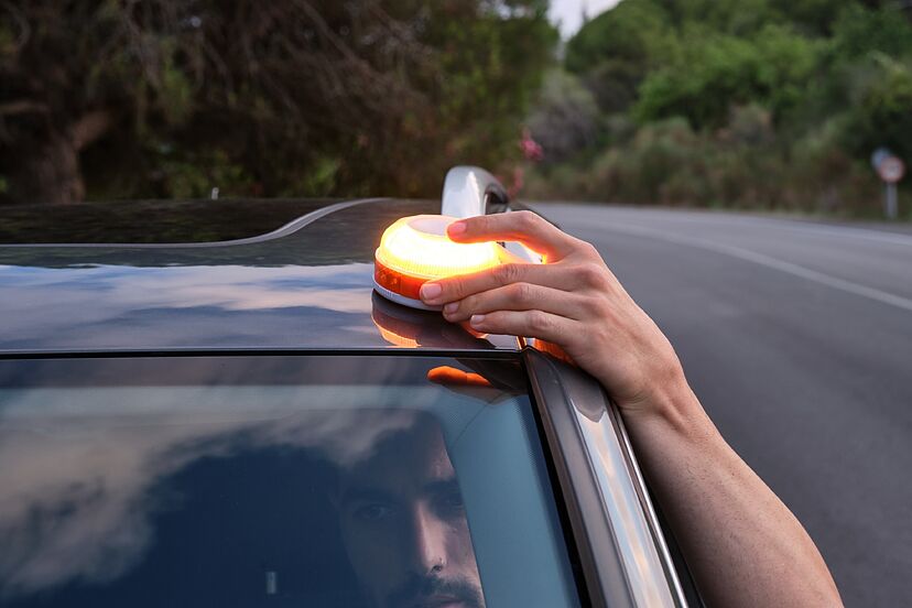 Safeglow Warnleuchte V16: Das beste DGT-zugelassene Notlicht 2025