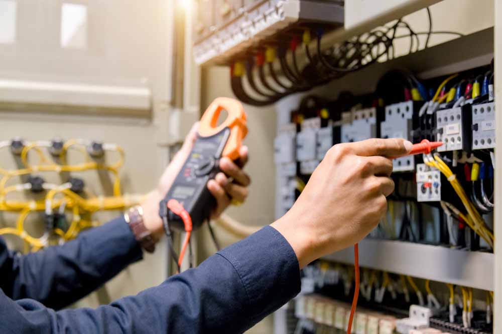 E-Check &amp; DGUV V3 Prüfung – Sicherheit für elektrische Anlagen garantieren