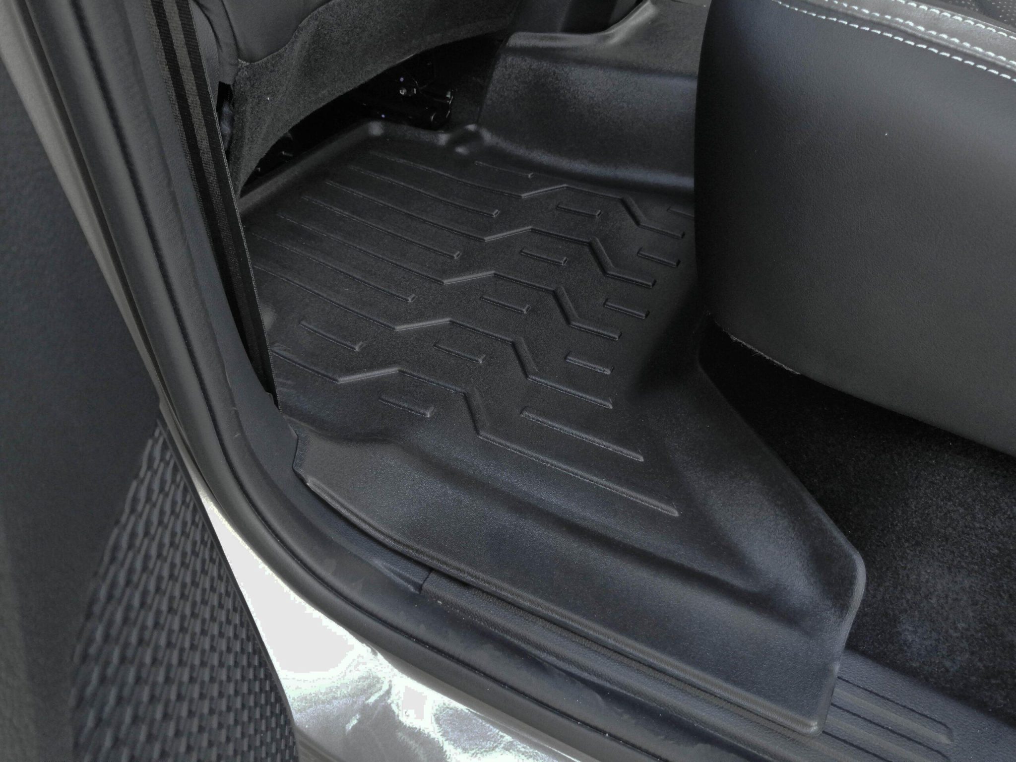 Passgenaue 3D Auto Fußmatten Gummi für eine saubere Fahrt